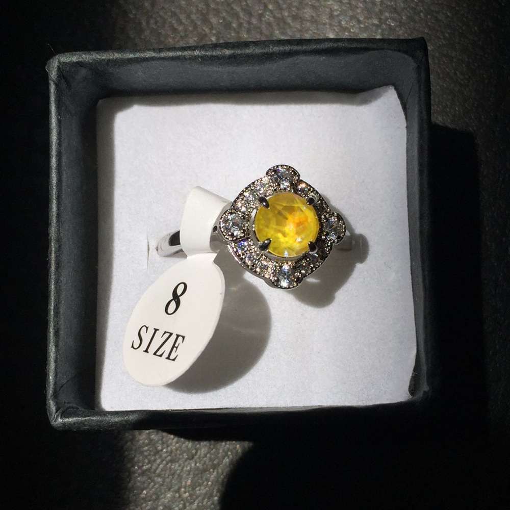 10/$20 Fragrant Jewels ring sz 8 NWT  yellow